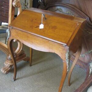 ZZ3490 Bureau De dame