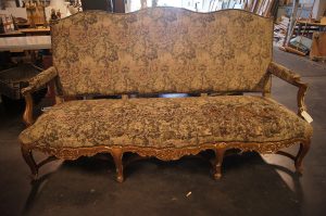 AT1042 Gilt Sofa