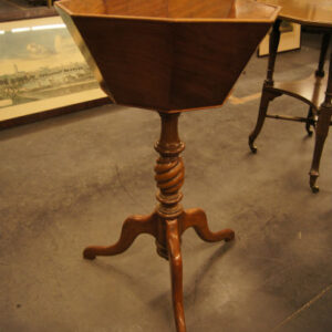 AT972-Jardiniere Stand