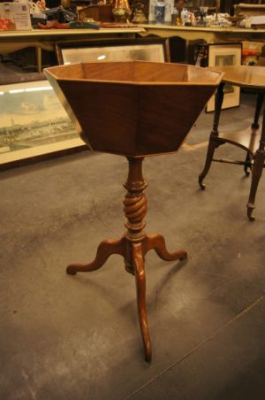 AT972-Jardiniere Stand