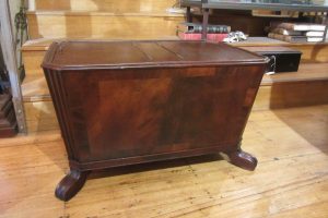 ZZ5546 George III Mahogany Cellarette