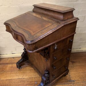 ZZ4146  Walnut Davenport