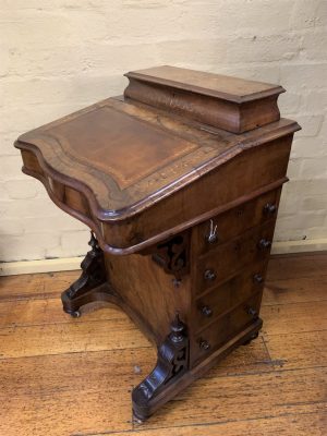 ZZ4146  Walnut Davenport