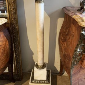 ZZ4458   Onyx Pedestal