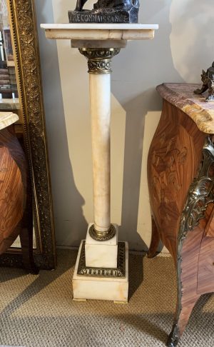 ZZ4458   Onyx Pedestal