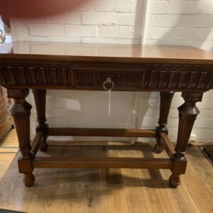 ZZ4554 Walnut Side Table