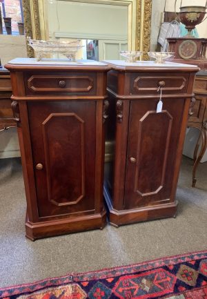 ZZ4783  Pair of Bedside Cupboards