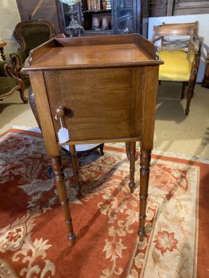 ZZ4876 Mahogany Bedside Cabinet