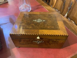 ZZ4880    Victorian Walnut Box