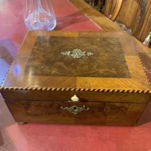ZZ4880    Victorian Walnut Box