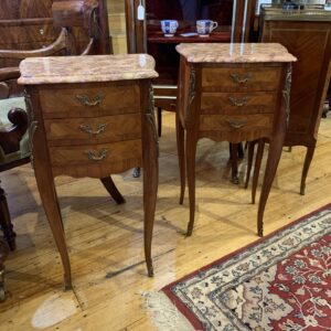 ZZ5051 Pair of Bedside Chests