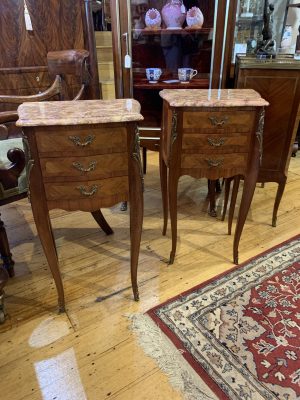 ZZ5051 Pair of Bedside Chests