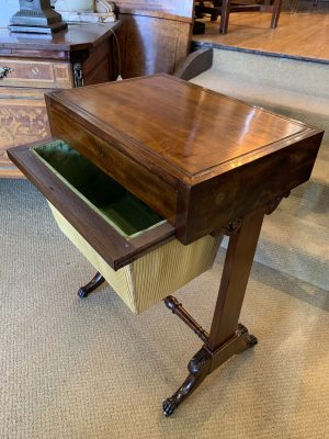 ZZ5057 Georgian Sewing Table