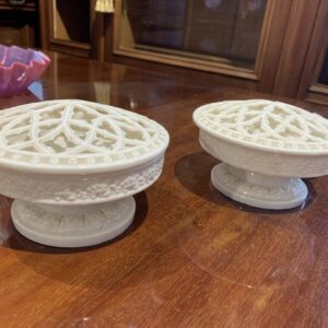 ZZ5105A Pair of Pot Pourri