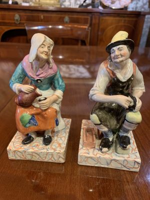 ZZ5145 Staffordshire Cobbler and Wife