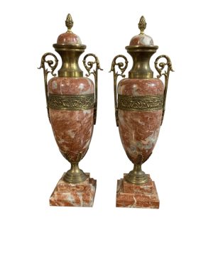ZZ5305 Pair of Marble Urns