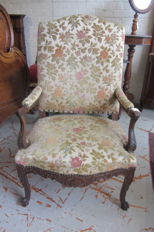 ZZ5052 19th Century Walnut Fauteuil (Armchair)