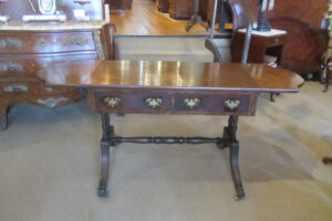 ZZ5706 Georgian Style Walnut Sofa Table
